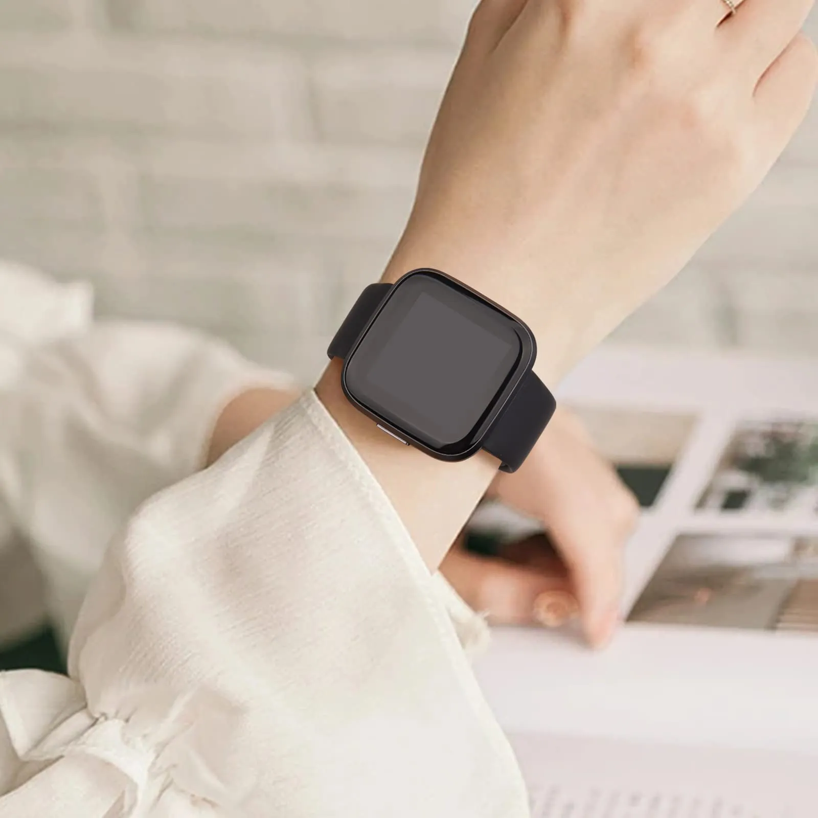 AK Silicone Bands Compatible with Fitbit Versa 2 / Fitbit Versa/Versa Lite/Versa SE Bands for Women Men, Classic Soft Straps Replacement Sport Wristbands for Fitbit Versa 2 Smart Watch (Black) Black