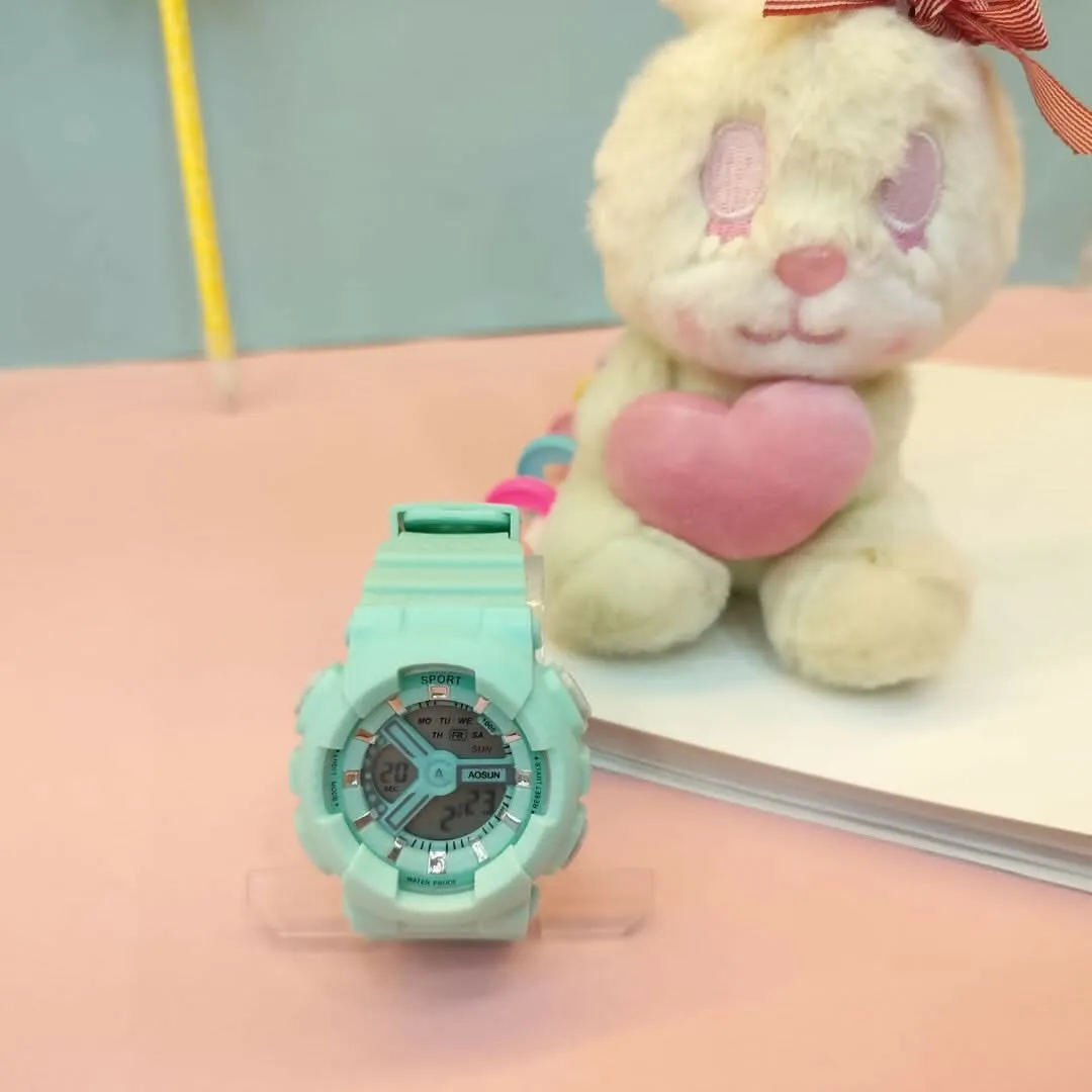 Modern and Sporty Wristwatch for the Fashion (Multicolors)